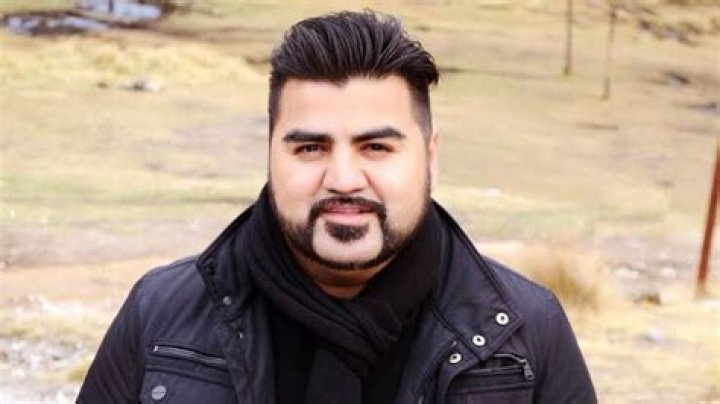 Hire El Mimoso for a Corporate Event or Performance Booking.