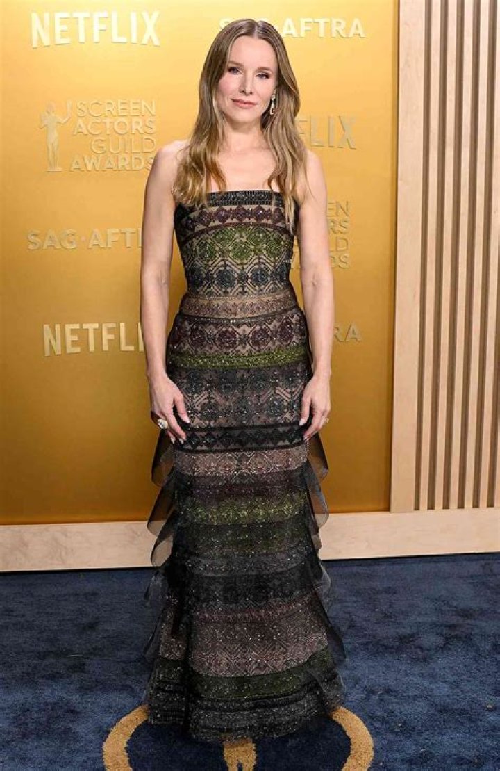 Is Kristen Bell Left-Handed?